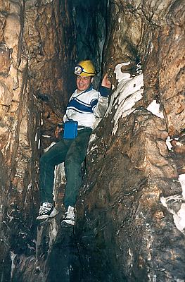 Allon climbing in Robin Hoods Cavern[PSwart]